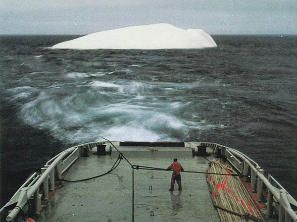 iceworlds_iceberg_tugboat