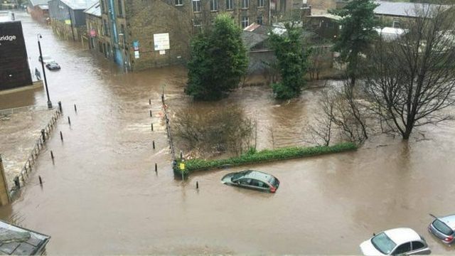 151226171916_flood_sowerby_bridge_624x351_bbc_nocredit