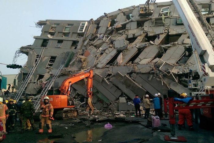 Feb. 6, 2016 - Tainan, Taiwan - Rescuers work at a quake site after a 6.7-magnitude earthquake hit Kaohsiung neighboring Tainan. At least two people were killed. (Credit Image: Global Look Press via ZUMA Press)